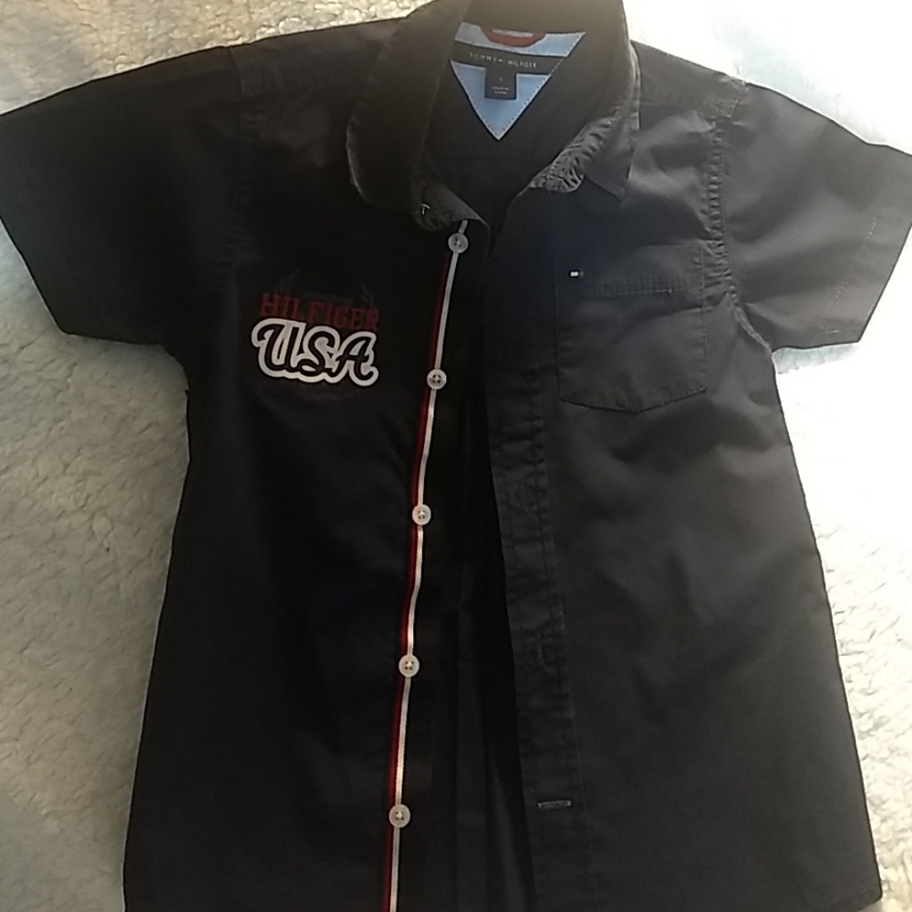 Kid Tommy Hilfiger short sleeve shirt.